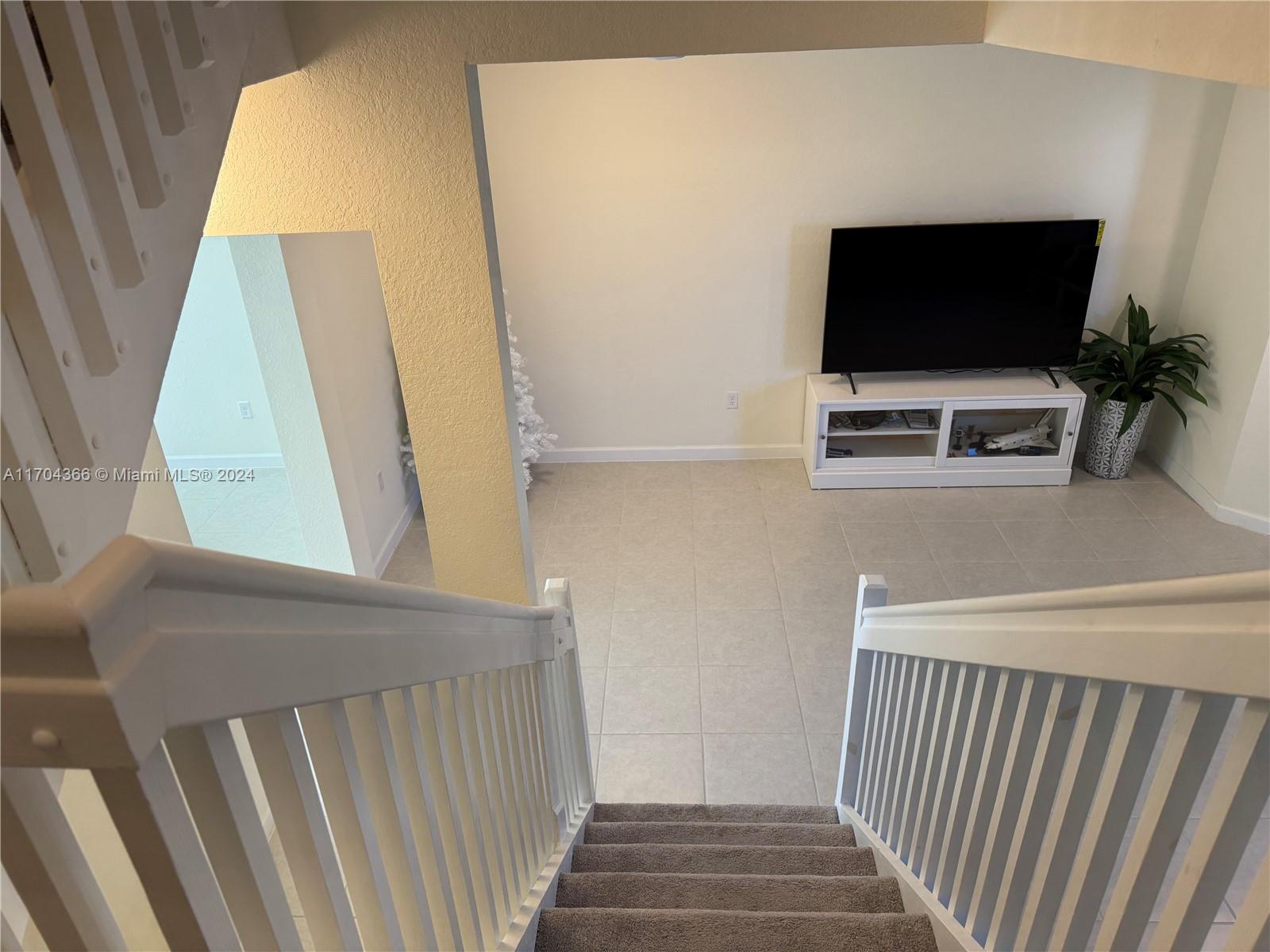 AQUABELLA NORTH - Residential Lease