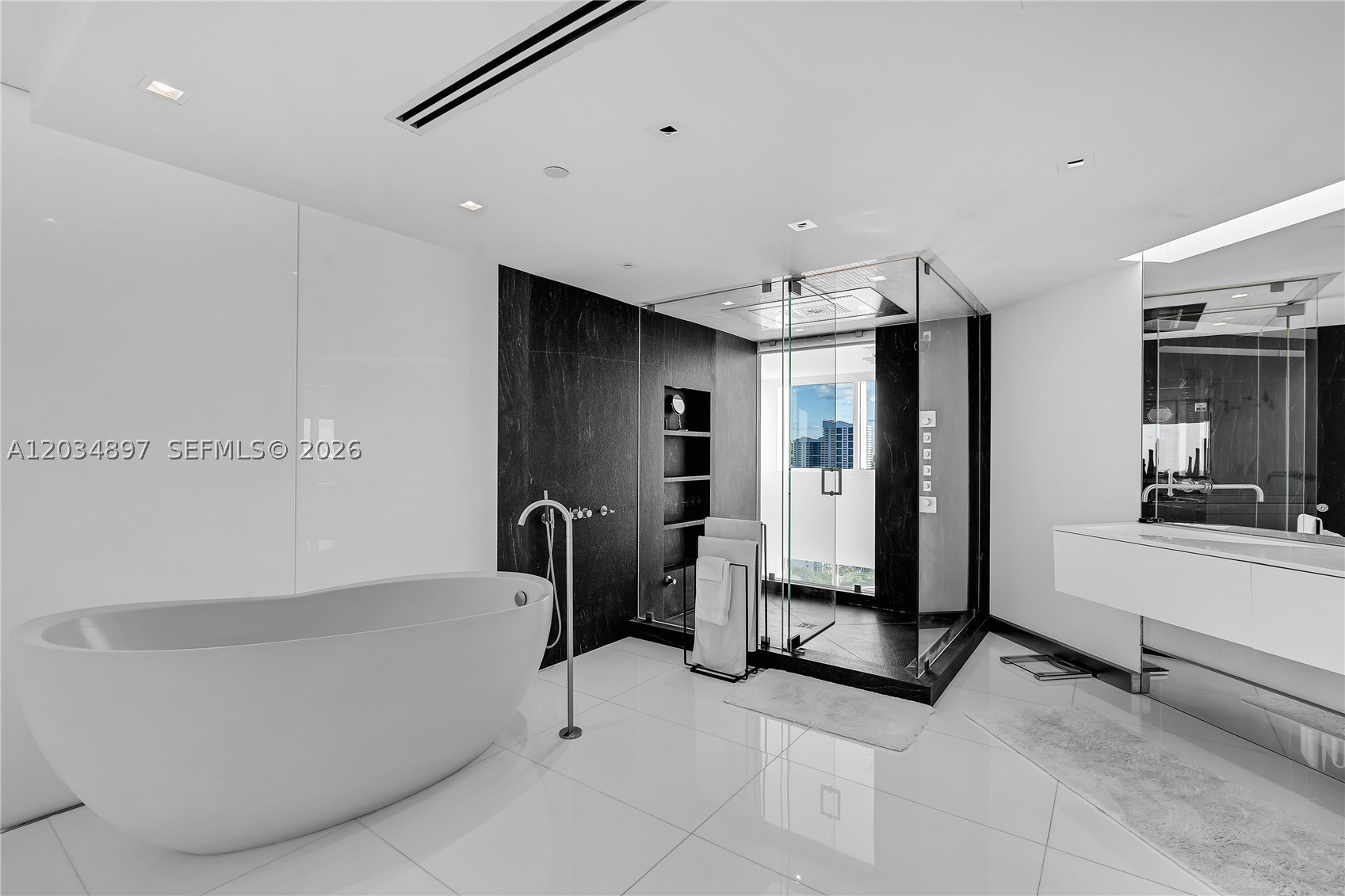 THE GRAND VENETIAN CONDO - Residential