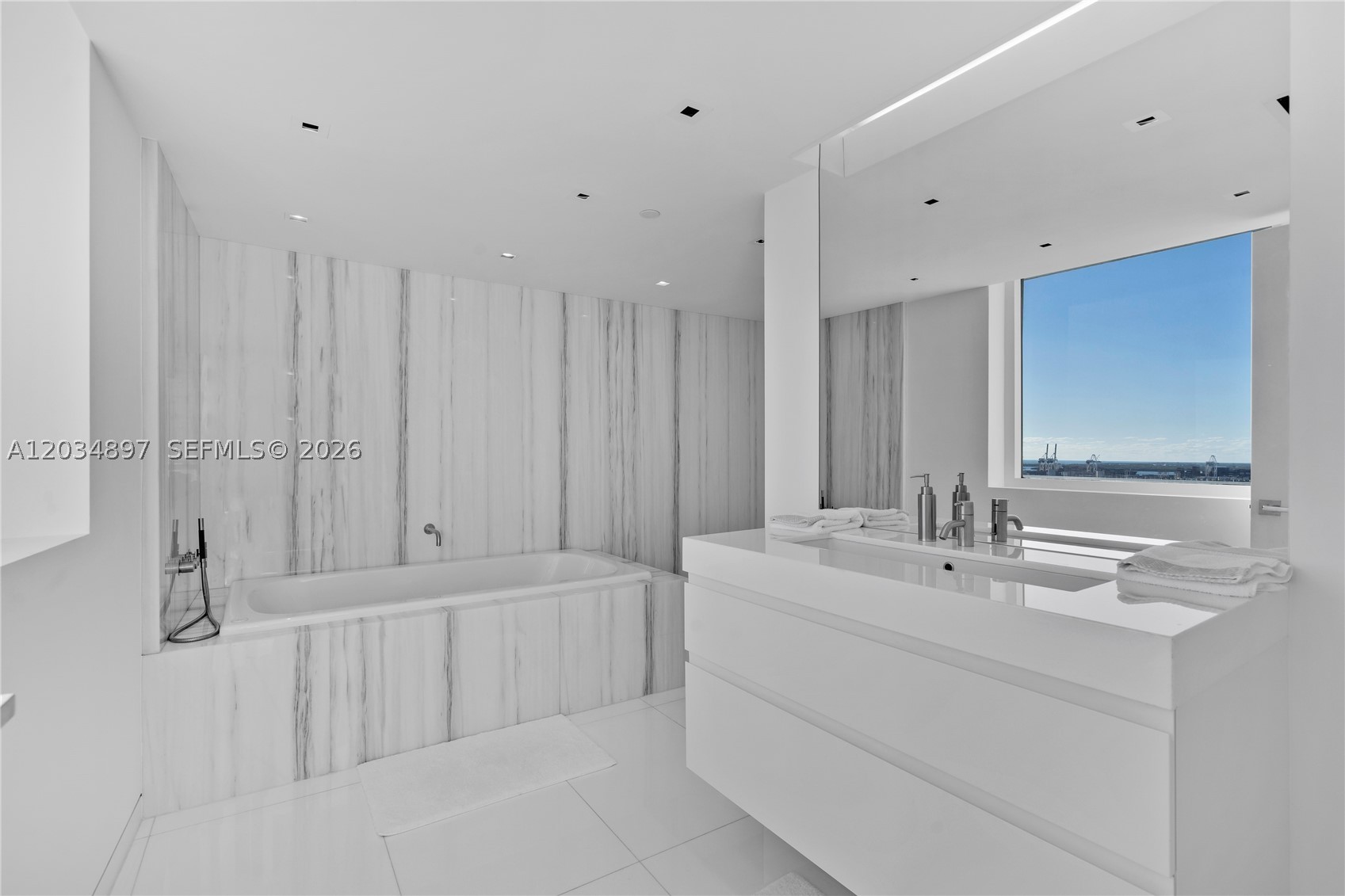 THE GRAND VENETIAN CONDO - Residential