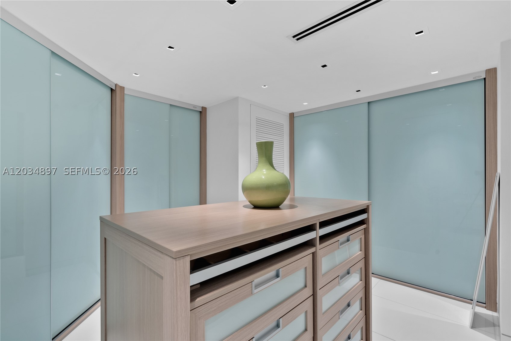 THE GRAND VENETIAN CONDO - Residential