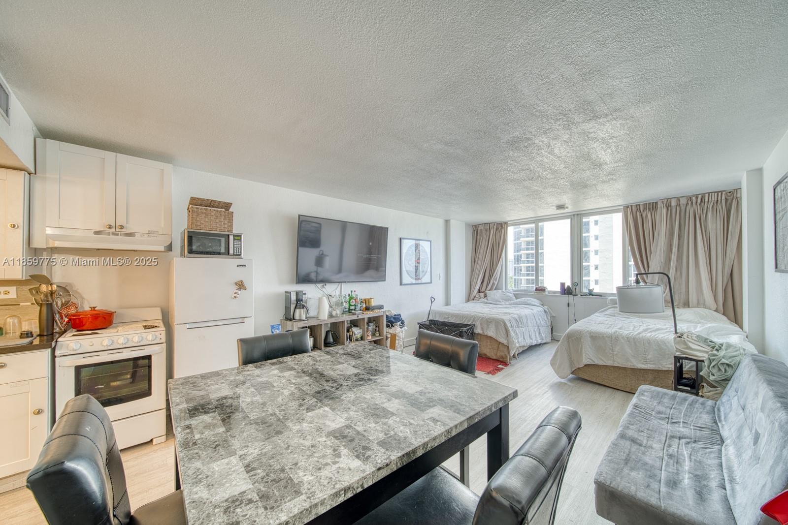 THE AVENTURA BEACH CLUB C - Residential