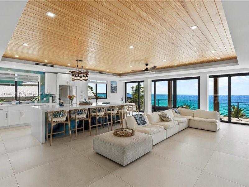 LARGO BEACH - Residential