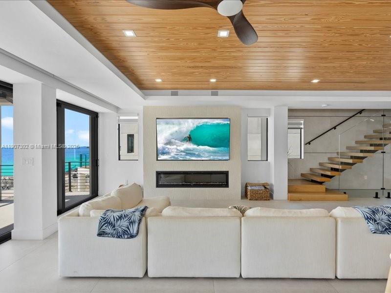 LARGO BEACH - Residential