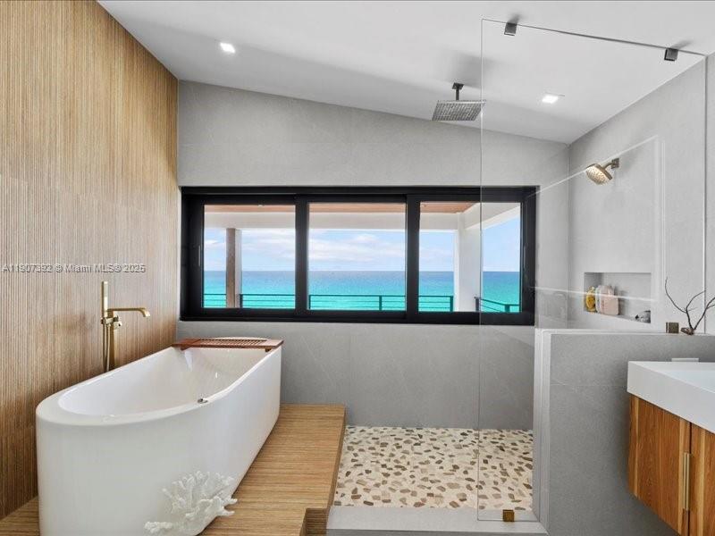LARGO BEACH - Residential