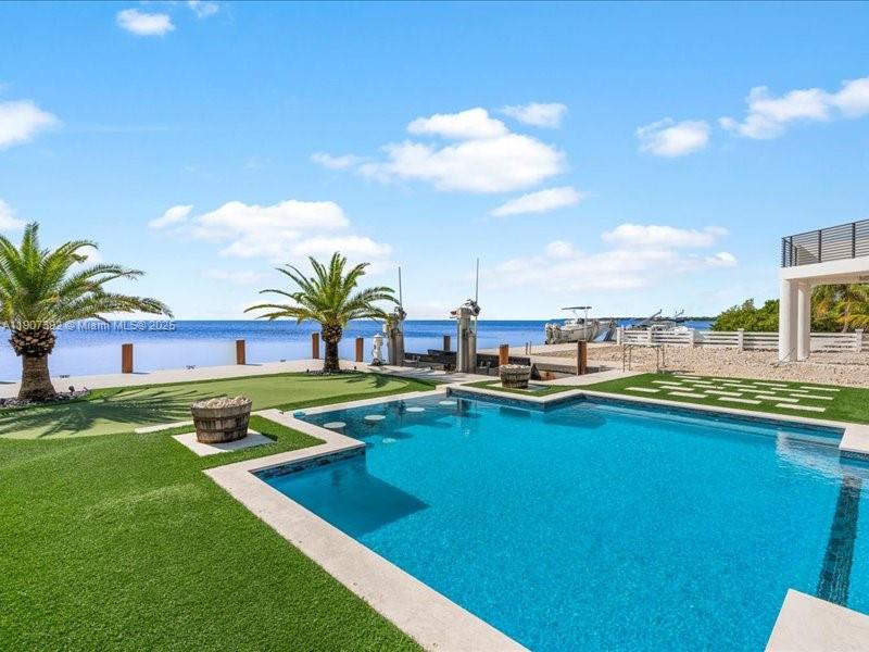 LARGO BEACH - Residential