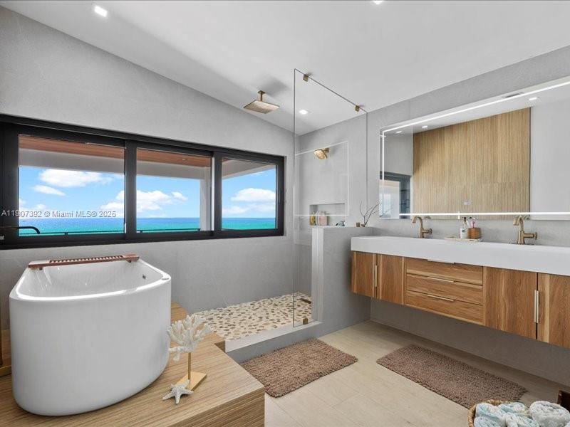 LARGO BEACH - Residential