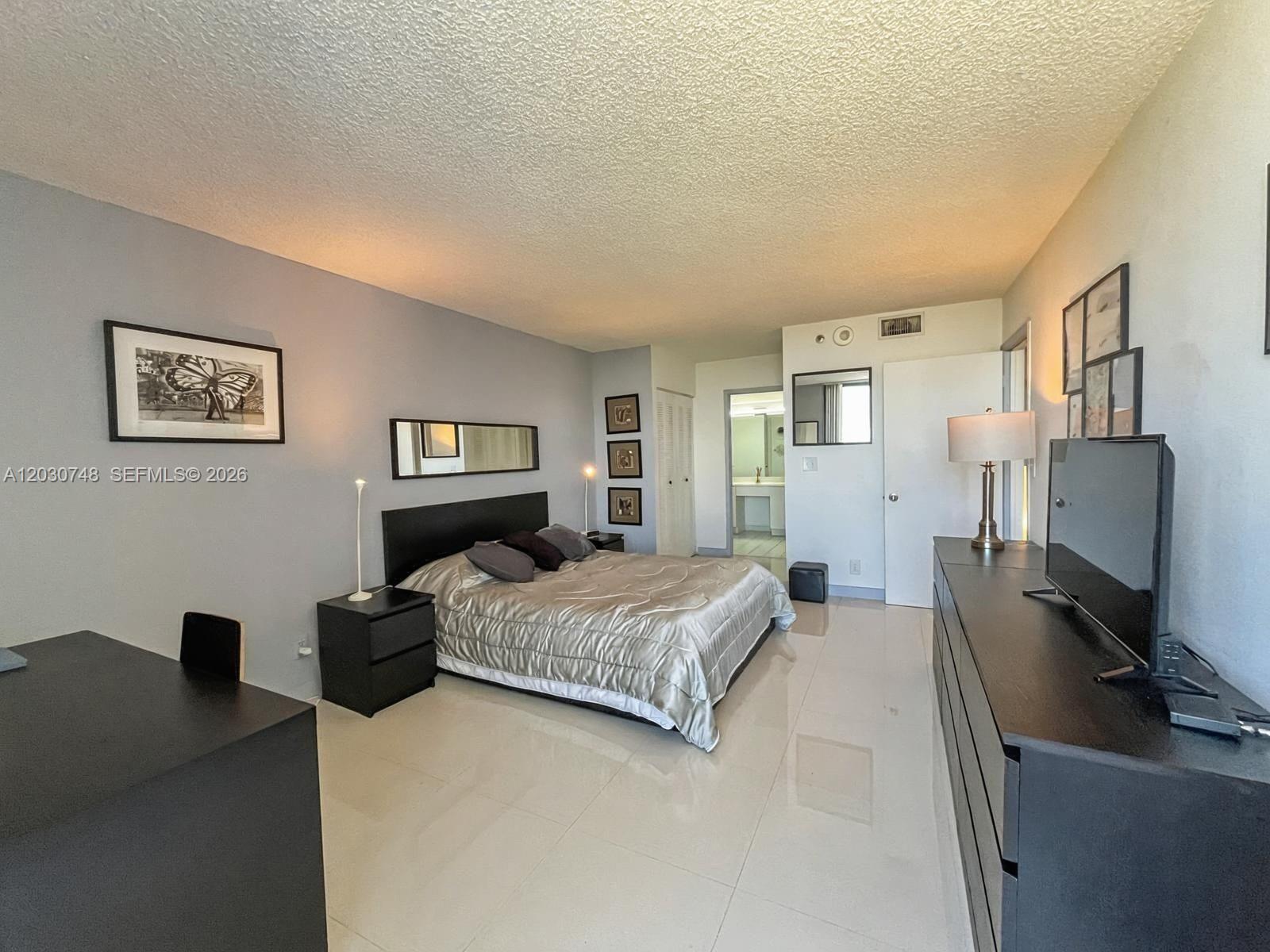 PARC CENTRAL AVENTURA EAS - Residential Lease