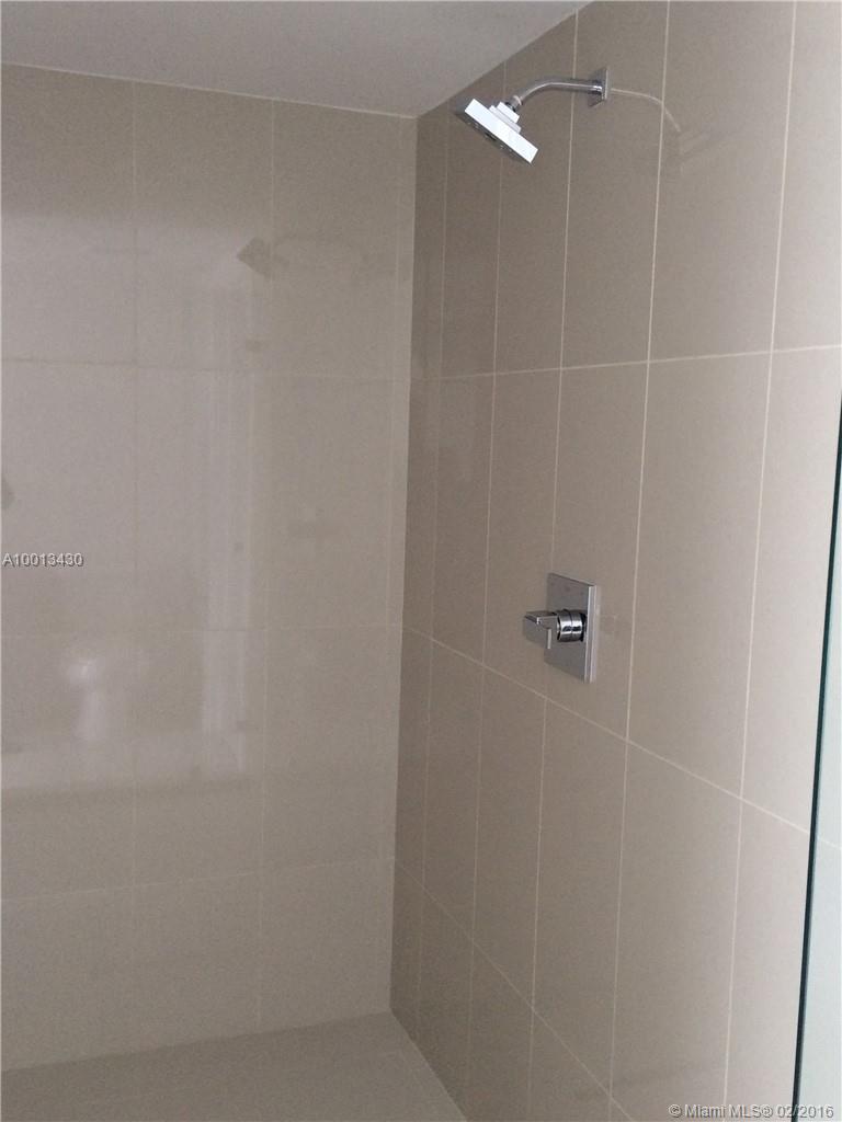 5252 PASEO DOWNTOWN DORAL - Residential Lease