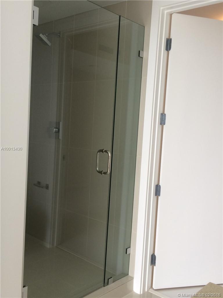 5252 PASEO DOWNTOWN DORAL - Residential Lease