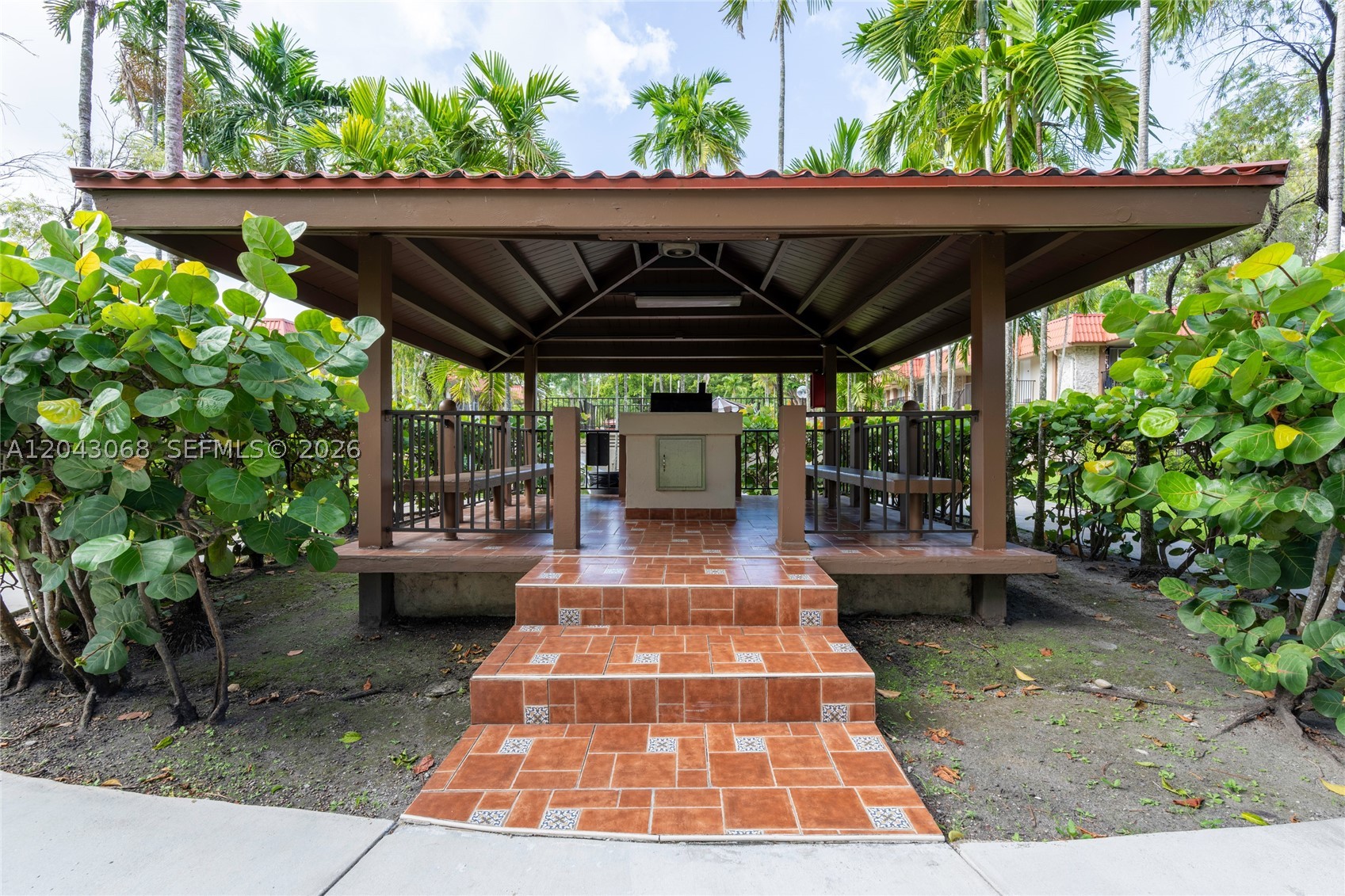 KENDALLWOOD VILLAS CONDO - Residential