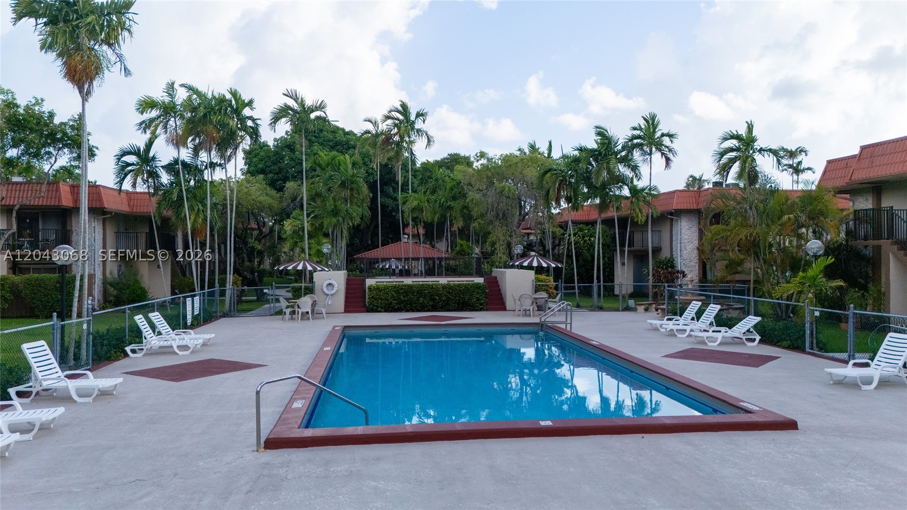 KENDALLWOOD VILLAS CONDO - Residential