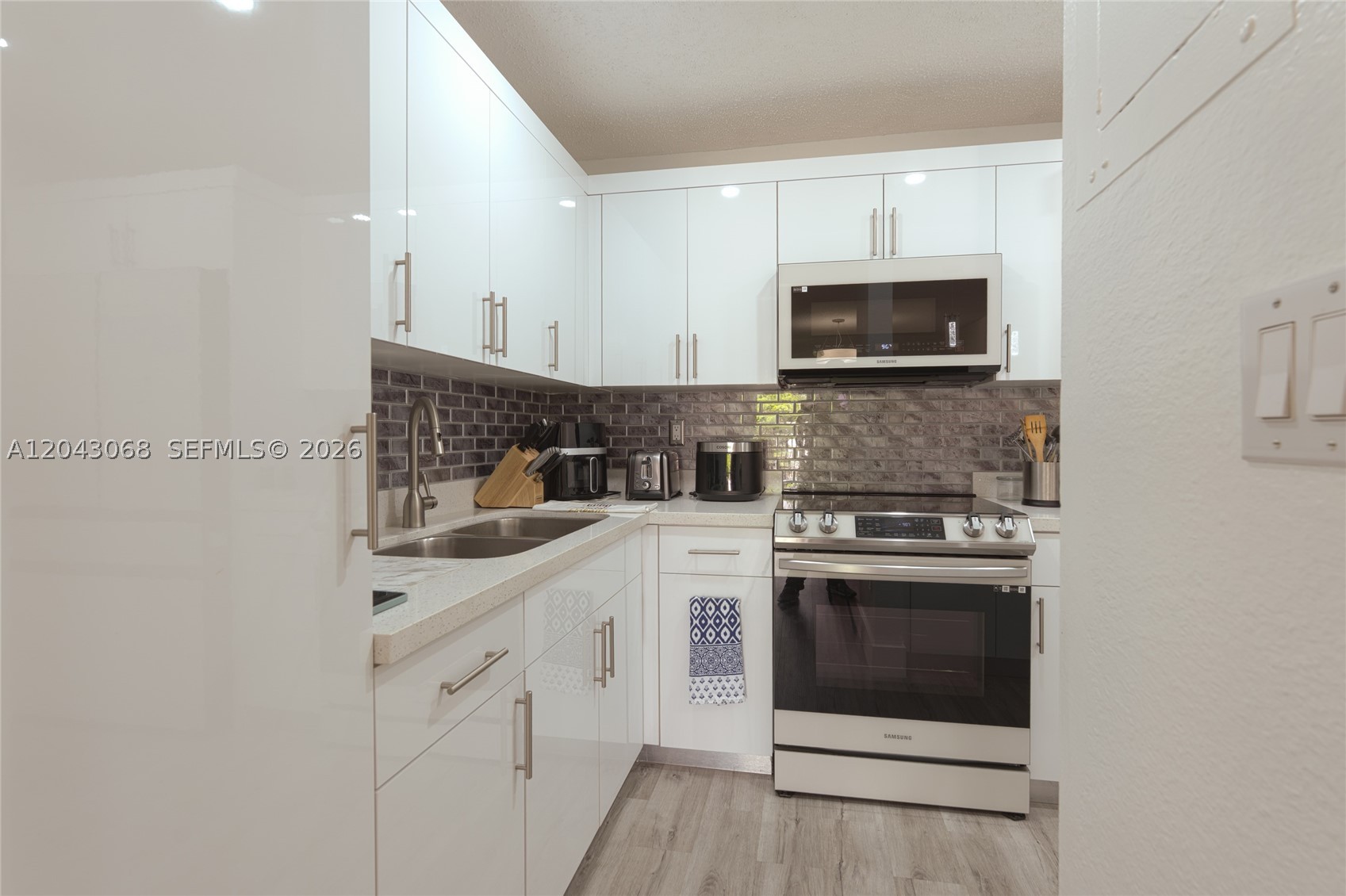 KENDALLWOOD VILLAS CONDO - Residential