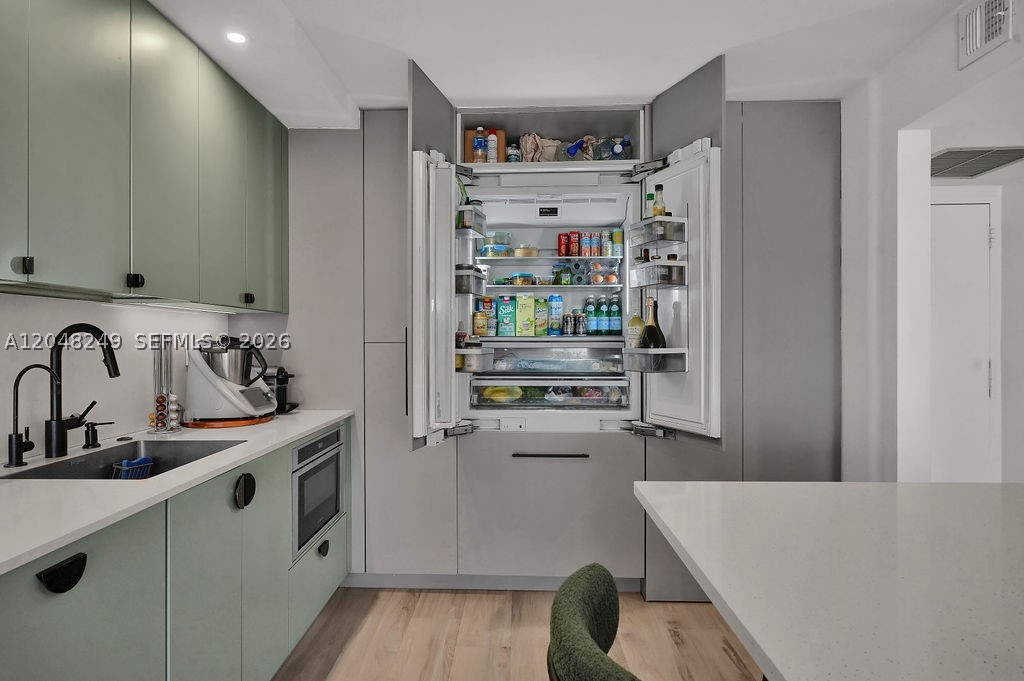 BRICKELL PLACE CONDO - Residential