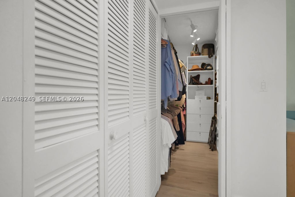 BRICKELL PLACE CONDO - Residential