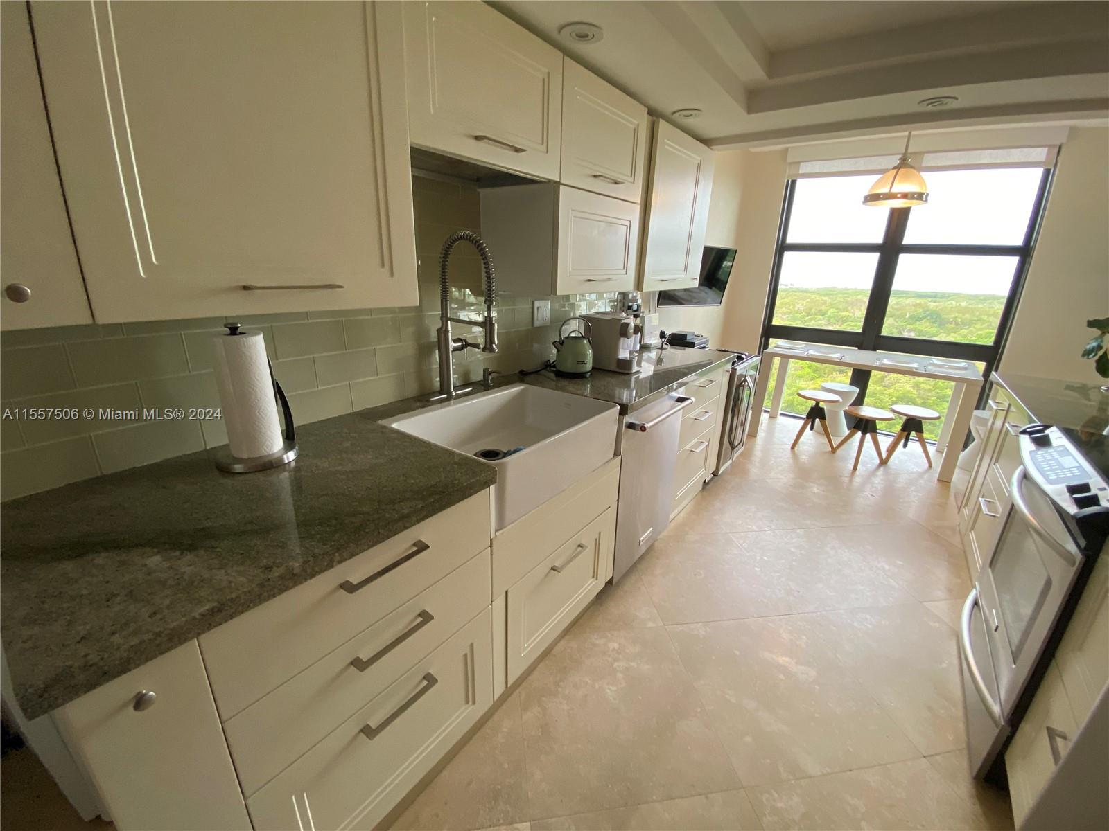 TOWERS OF KEY BISCAYNE CO - Residential Lease