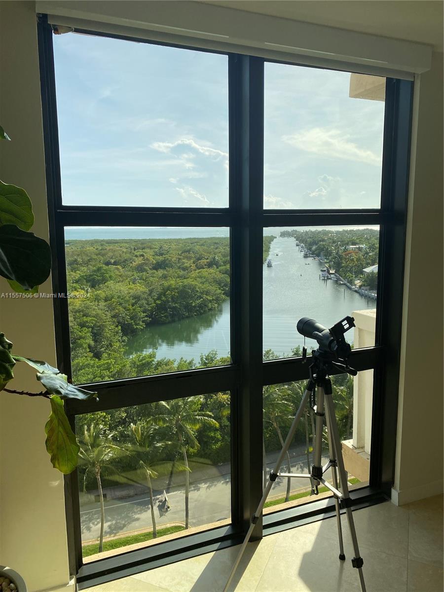 TOWERS OF KEY BISCAYNE CO - Residential Lease