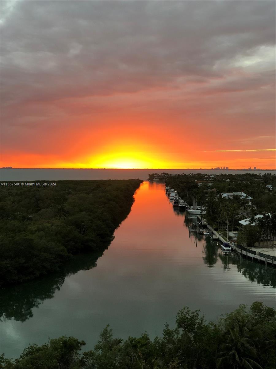 TOWERS OF KEY BISCAYNE CO - Residential Lease