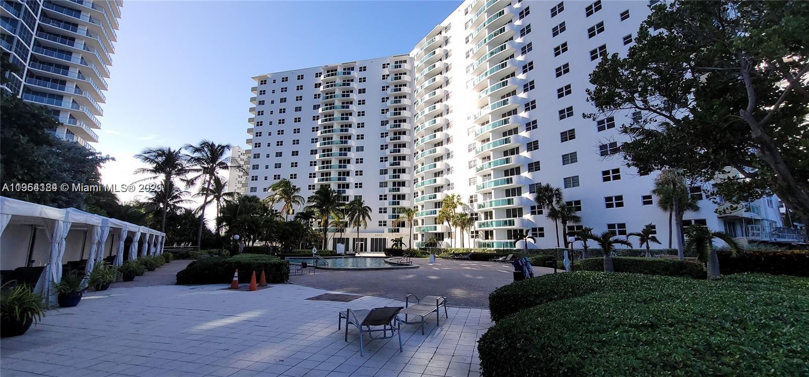 RESIDENCES ON HOLLYWOOD B - Residential Lease