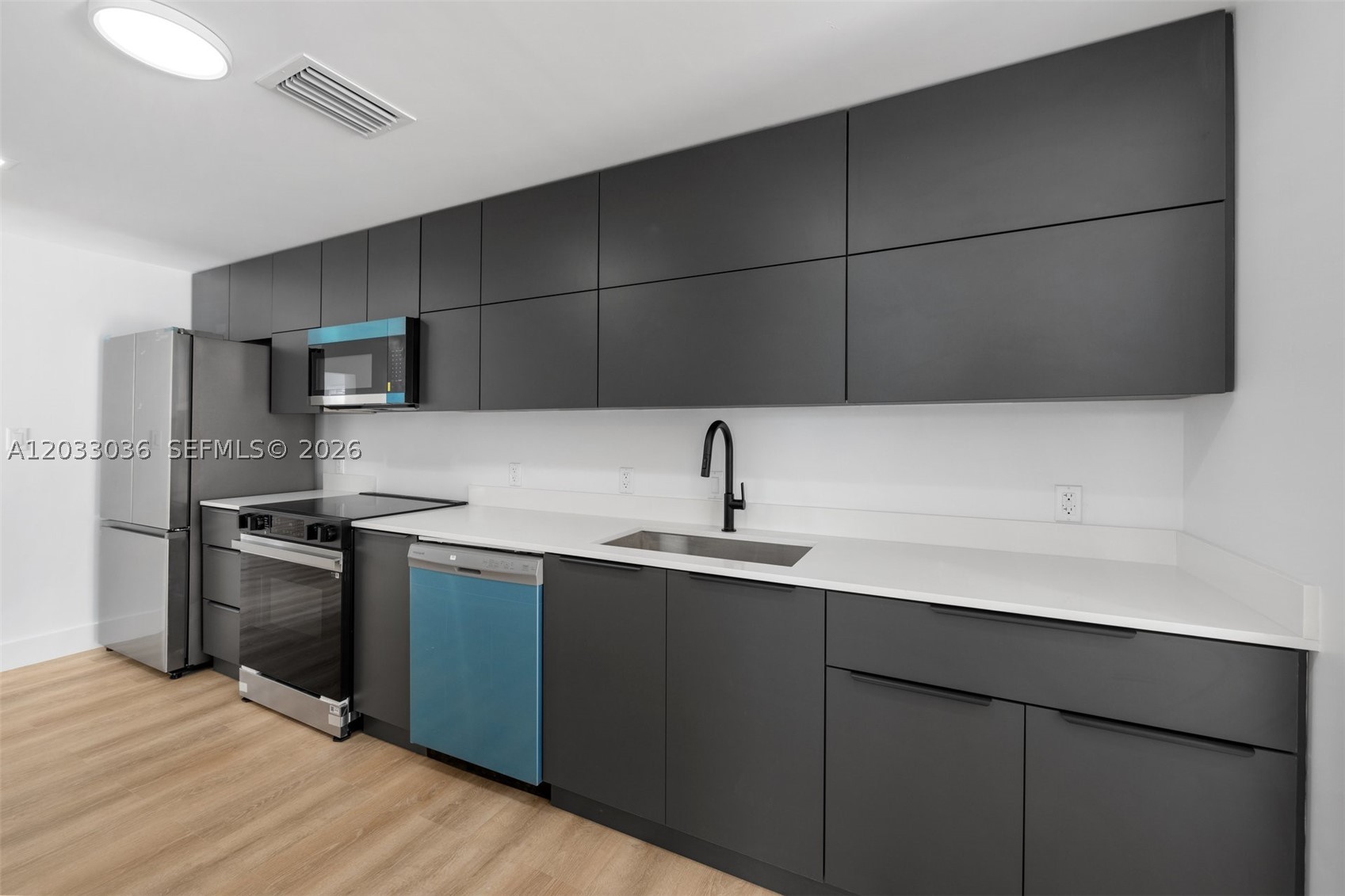 LAWRENCE ESTATES LAND CO - Residential Lease
