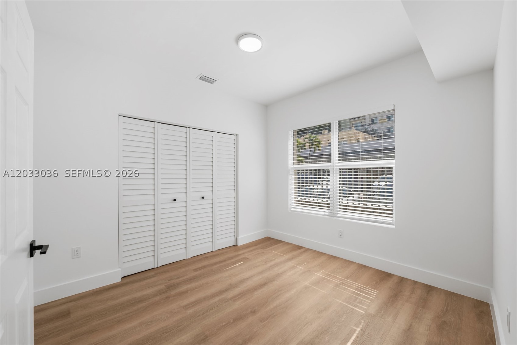 LAWRENCE ESTATES LAND CO - Residential Lease