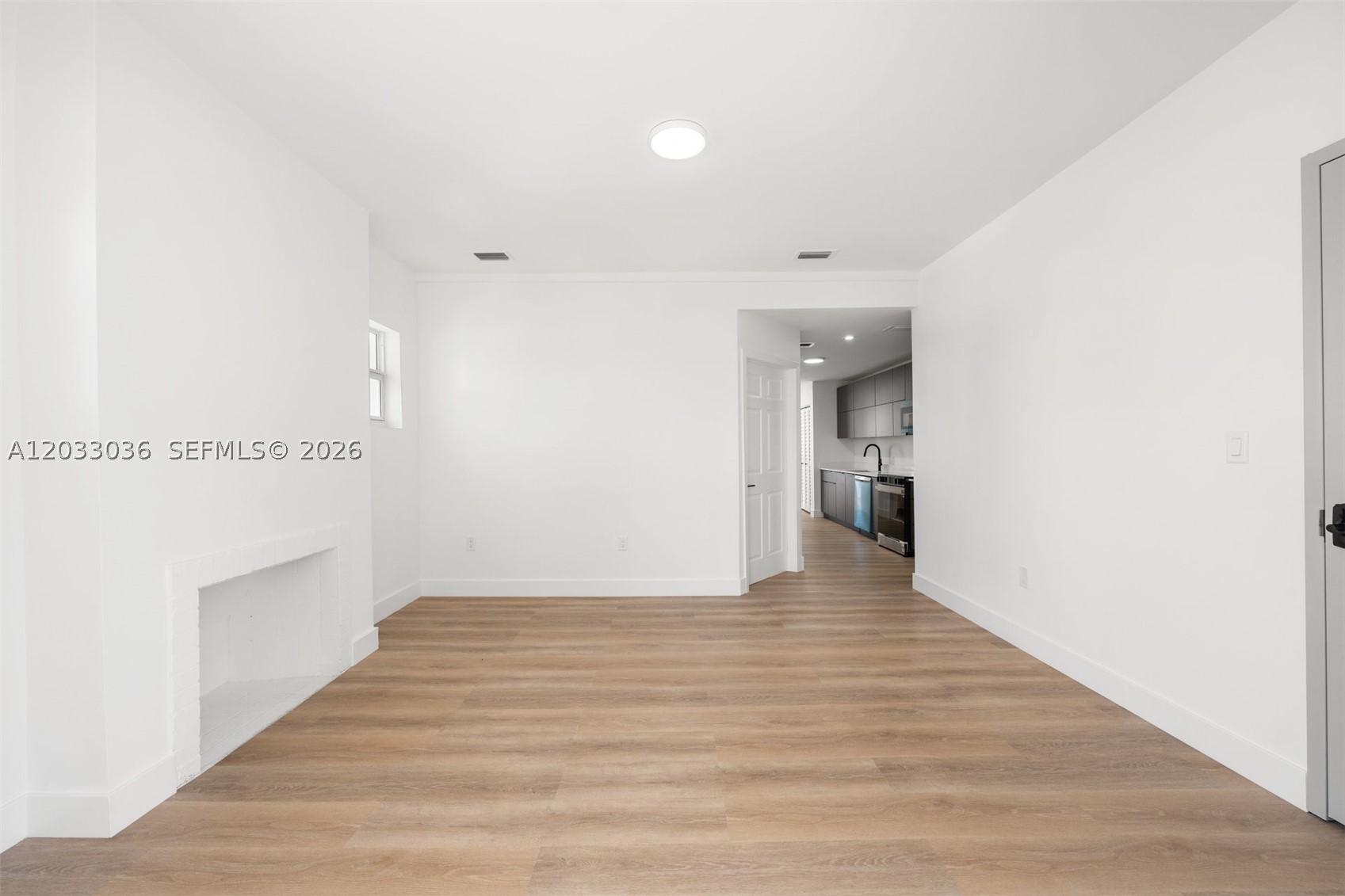 LAWRENCE ESTATES LAND CO - Residential Lease