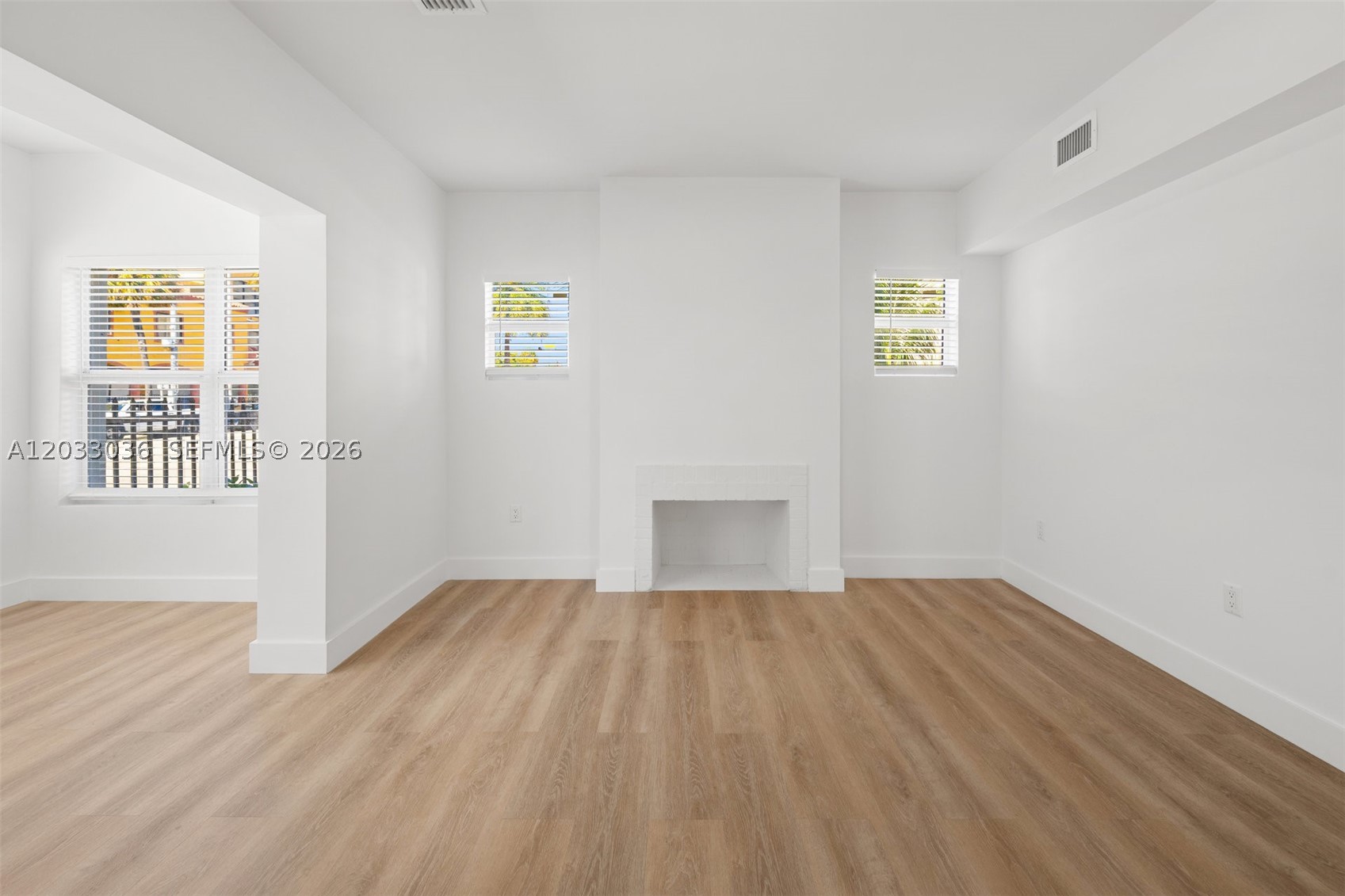 LAWRENCE ESTATES LAND CO - Residential Lease