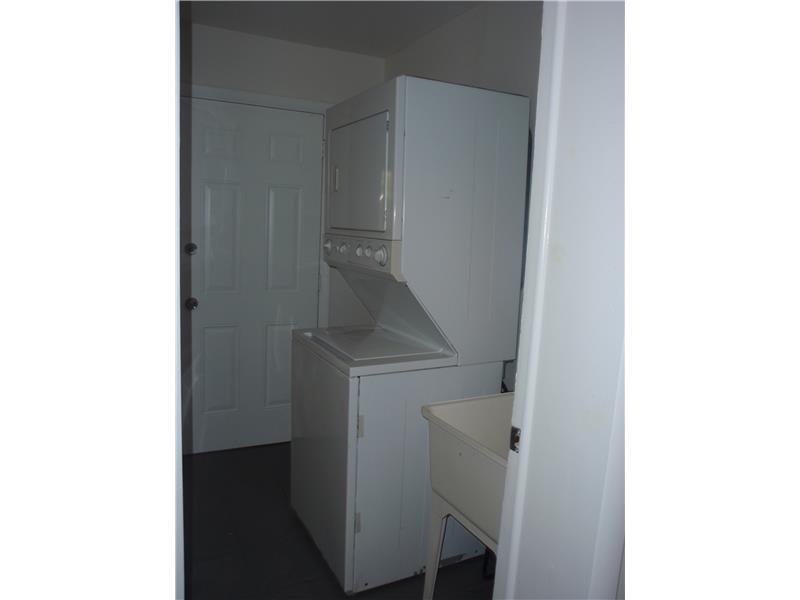 24 53 41 BILTMORE SUB - Residential Lease