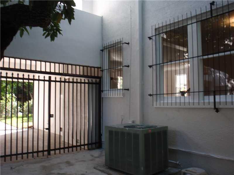 24 53 41 BILTMORE SUB - Residential Lease
