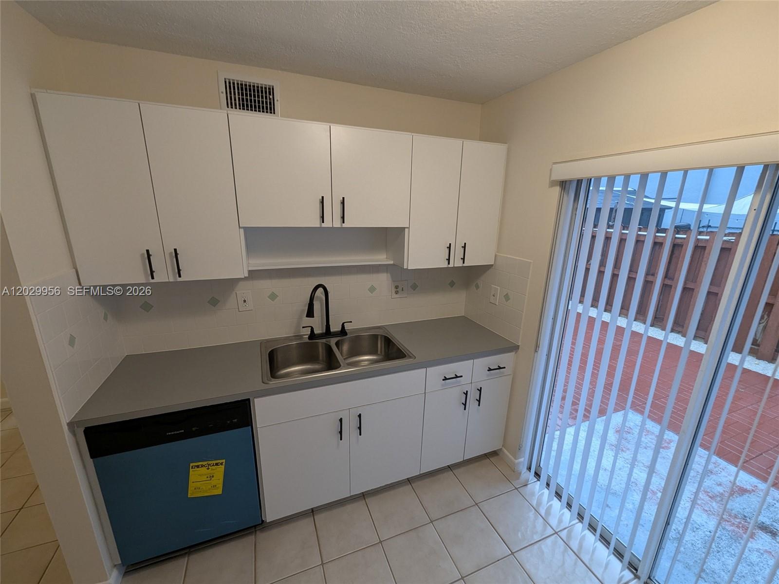 IMAGES OF KENDALL CONDO - Residential