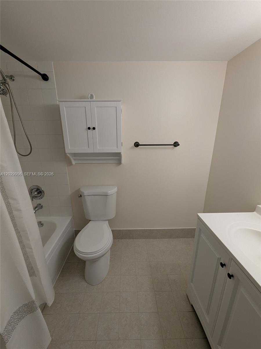 IMAGES OF KENDALL CONDO - Residential