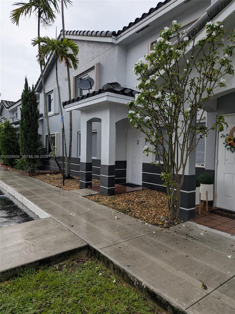 Nice first-floor apartment. Two parking spaces. A lovely, spacious patio. Brand-new appliances. The apartment features fresh paint from 2026.