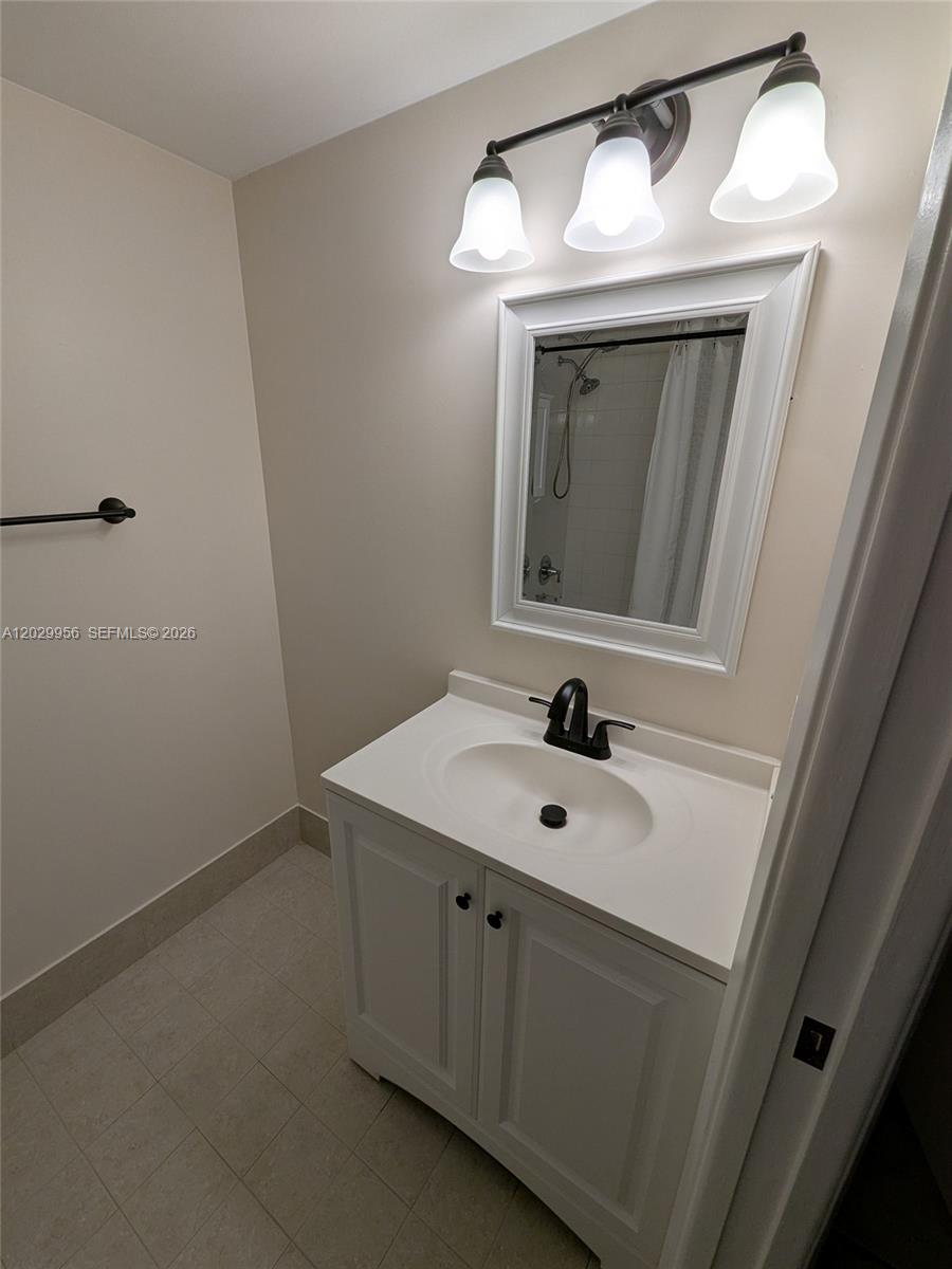 IMAGES OF KENDALL CONDO - Residential