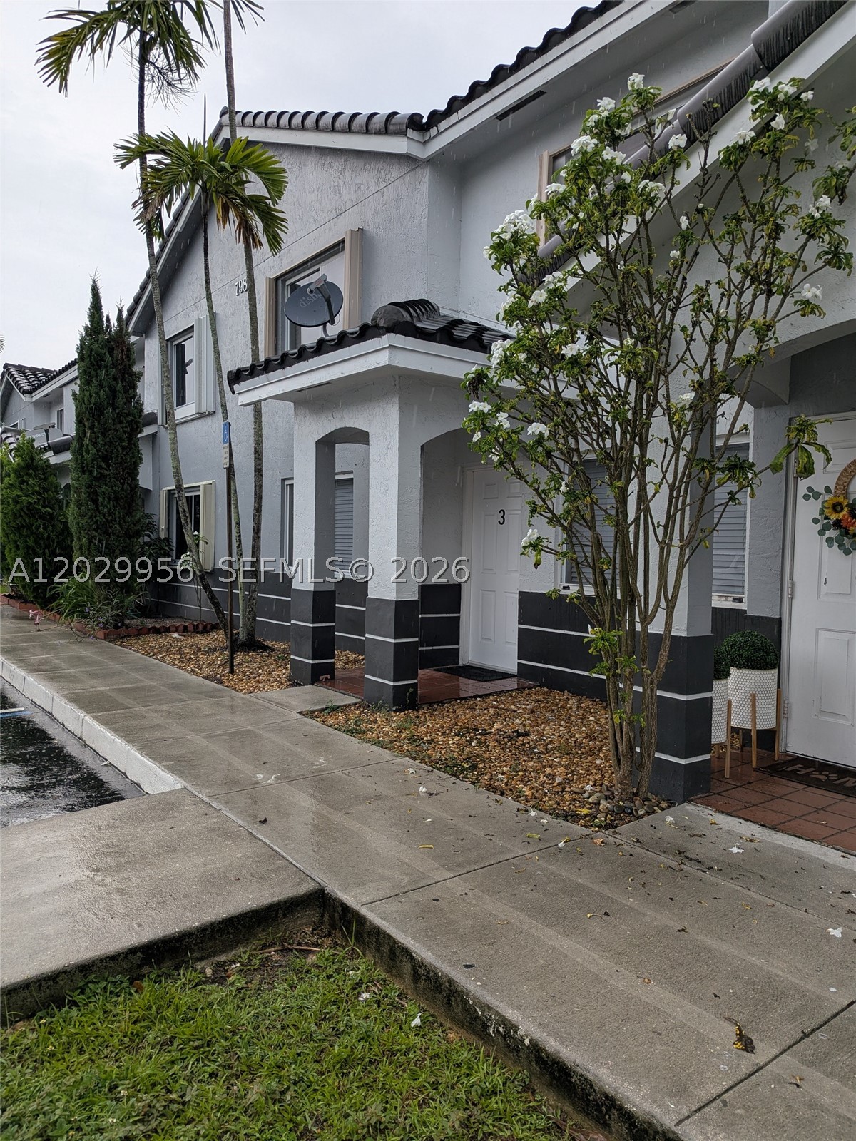 Nice first-floor apartment. Two parking spaces. A lovely, spacious patio. Brand-new appliances. The apartment features fresh paint from 2026.