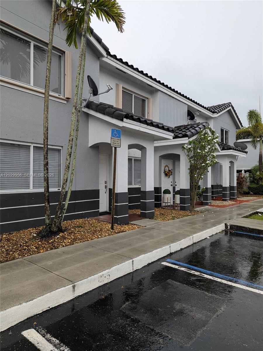 IMAGES OF KENDALL CONDO - Residential
