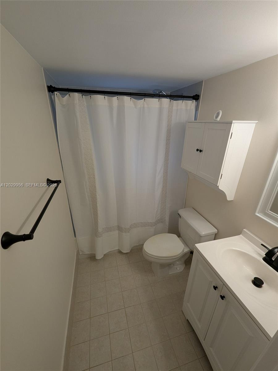IMAGES OF KENDALL CONDO - Residential
