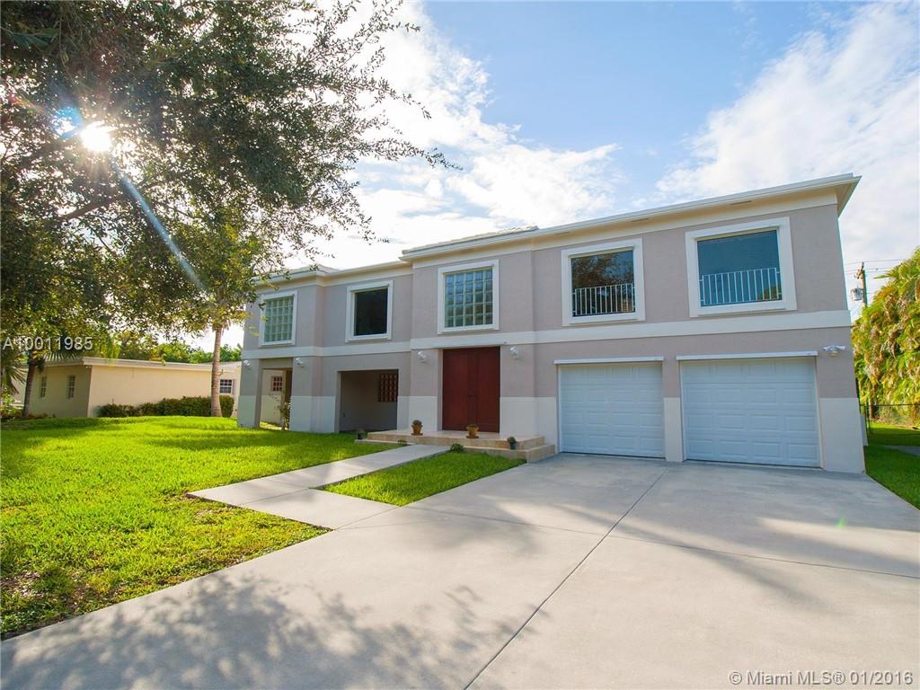 1994 rebuilt Kings Bay charmer. Rise above! Second-level abode w/TONS of bonus sq-footage below. Enter thru impact doors & up to gorgeous formal living, dining & family rooms. Golf course views. Premium kitchen appliances & wash/dryer are practically unus ed. Split bedroom plan = master suite privacy. Recessed lighting thruout. New wood deck allows access to chickee hut & pool. New AC! 2-car garage w/special openers & electric car charging. Free short-term use of the Deering Bay Marina. 24/7 manned gate.