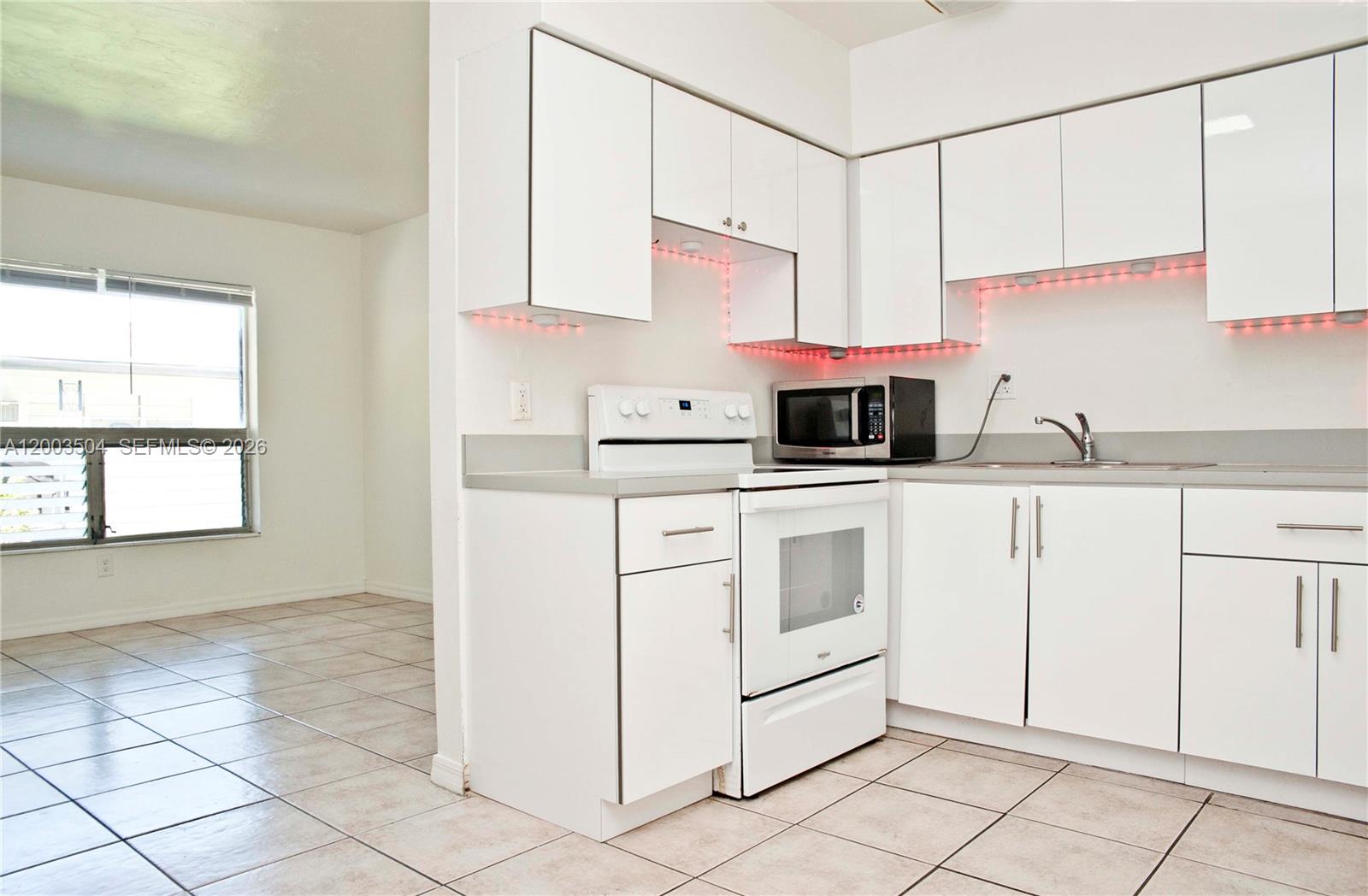 ¤HOLLYWOOD LITTLE RANCHES - Residential Income