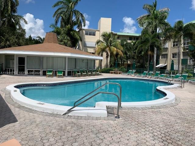 Beautiful, spacious, and updated 2 bed 2 bath unit, brand new kitchen with granite countertops, walking distance to Lubavitch school (synagogue), restaurants, Banks, supermarkets, shops, public Beach and Casino.