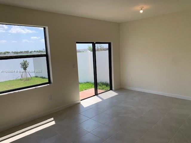 AQUABELLA NORTH - Residential Lease