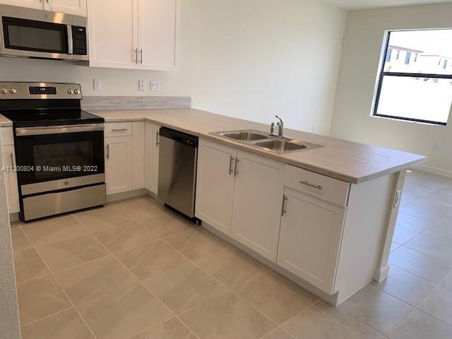 AQUABELLA NORTH - Residential Lease
