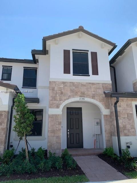 AQUABELLA NORTH - Residential Lease