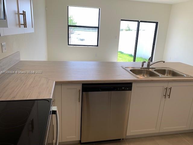 AQUABELLA NORTH - Residential Lease