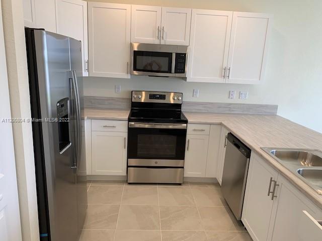 AQUABELLA NORTH - Residential Lease