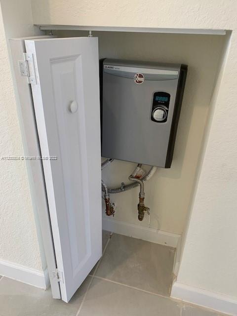 AQUABELLA NORTH - Residential Lease