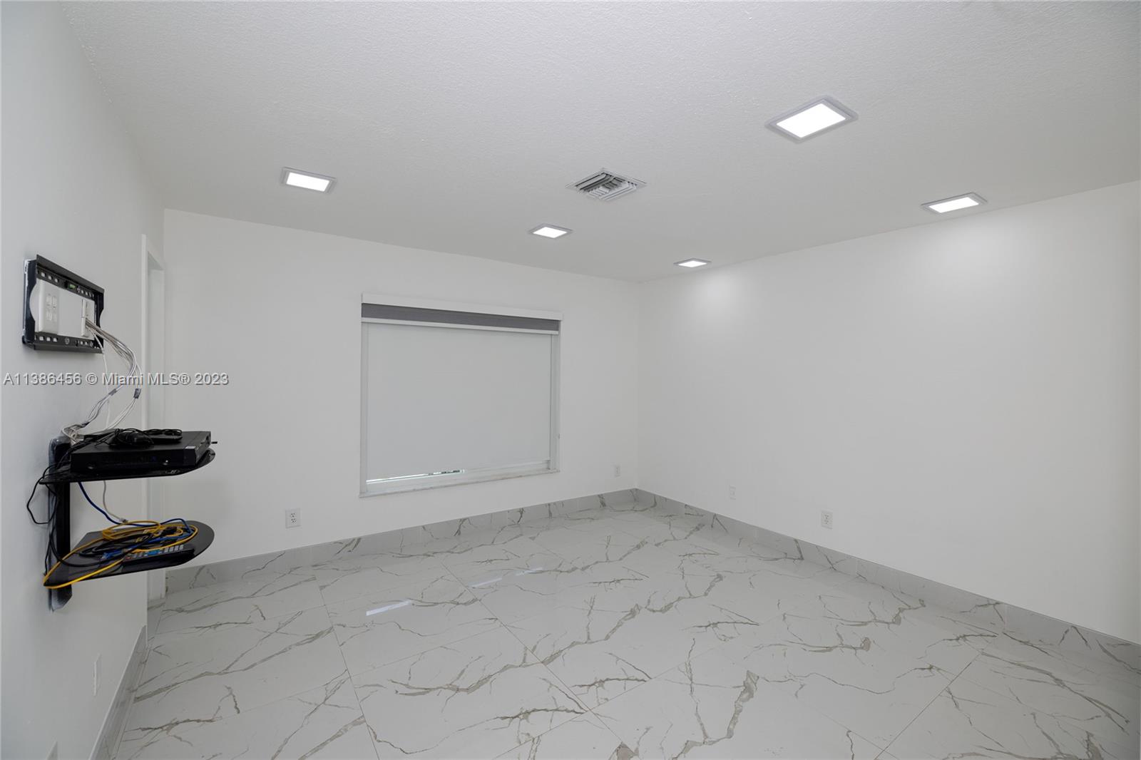 ORANGE TREE HOMES - Residential
