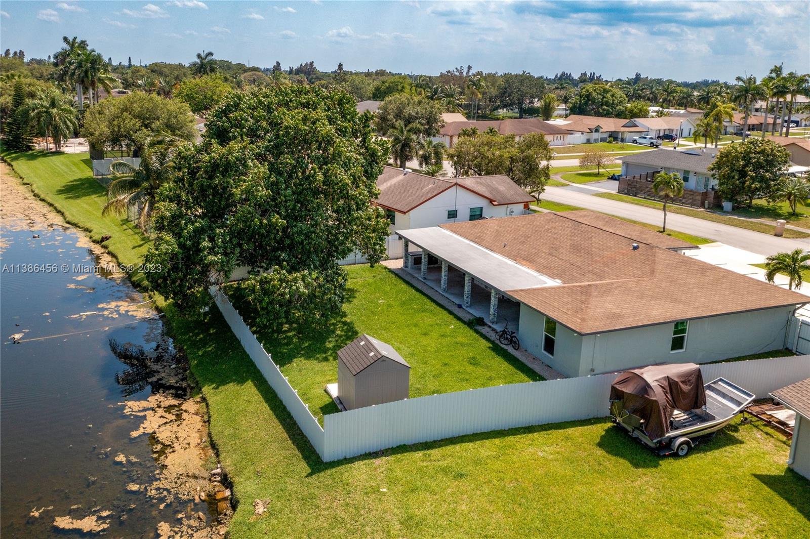 ORANGE TREE HOMES - Residential