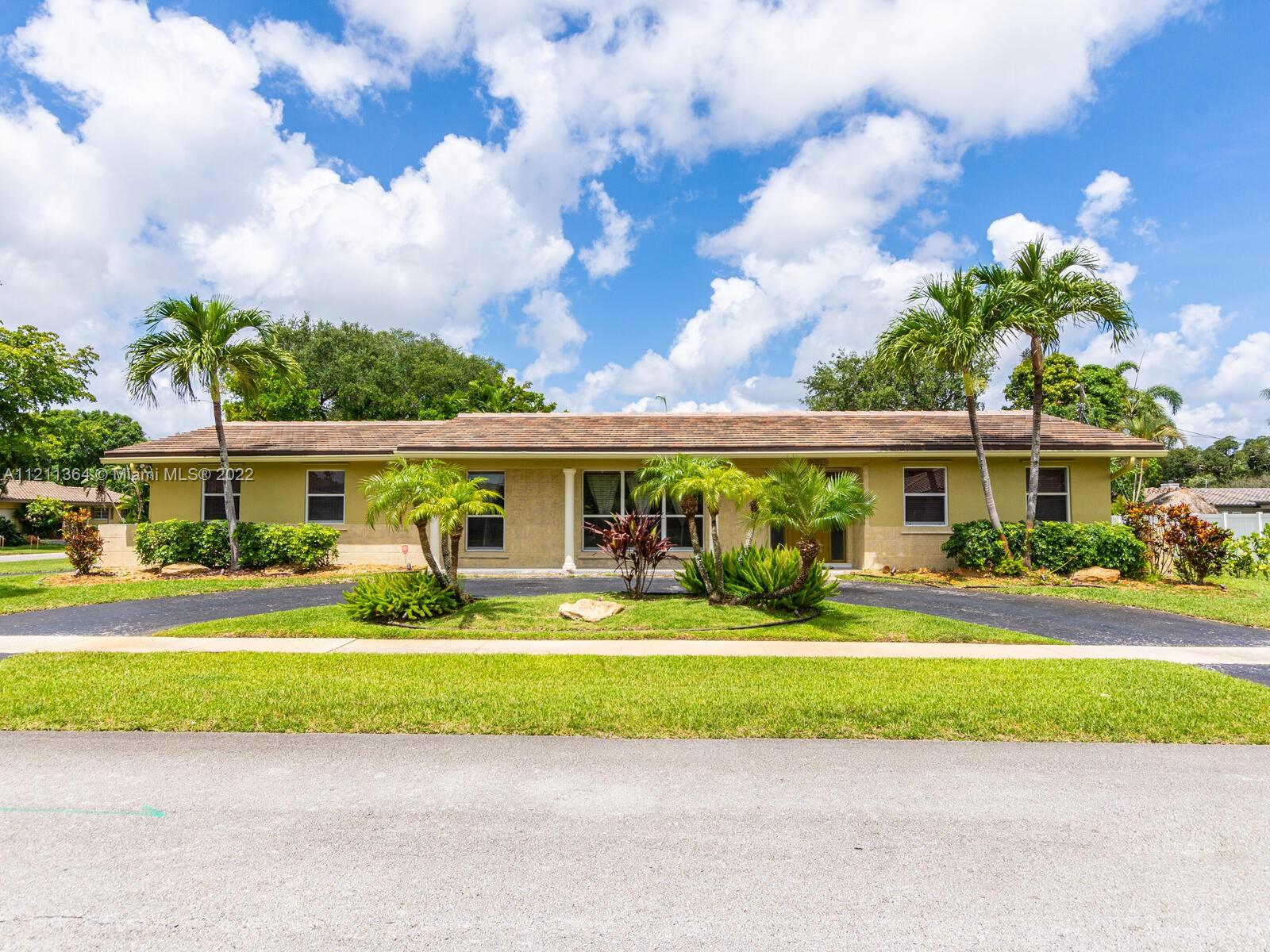 PLANTATIONS SECLUDED GARD - Residential