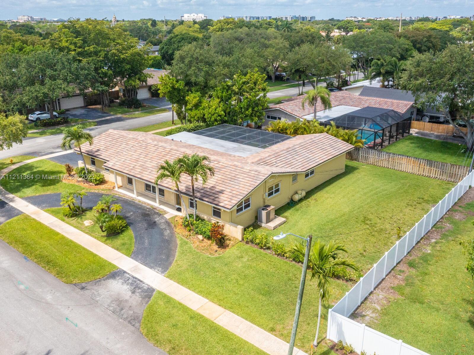 PLANTATIONS SECLUDED GARD - Residential