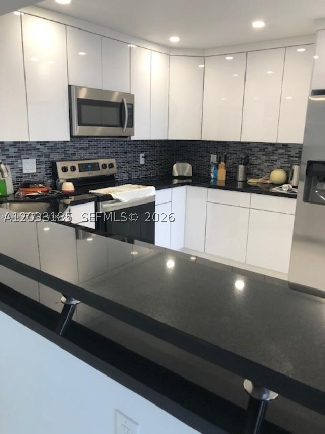 PARKER PLAZA ESTATES COND - Residential