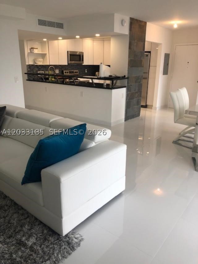 PARKER PLAZA ESTATES COND - Residential